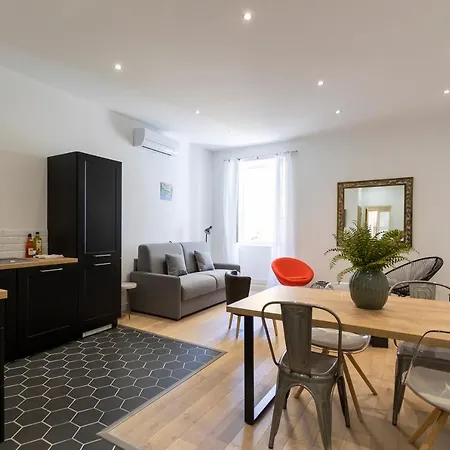 Apartment Les Classees De La Citadelle, Genoise,clim & Calme