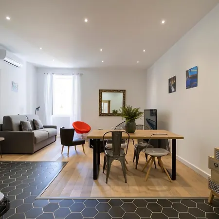 Apartment Les Classees De La Citadelle, Genoise,clim & Calme